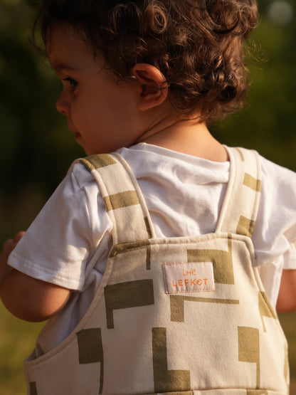 Jardineiras Oversize em Algodão – Bege com Padrão Verde Oliva